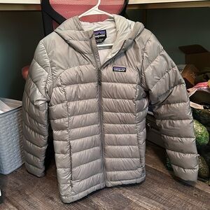 Patagonia Women’s down Sweater, gray size small